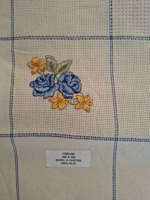 Vende se toalha de mesa nova 160x160 com bordados