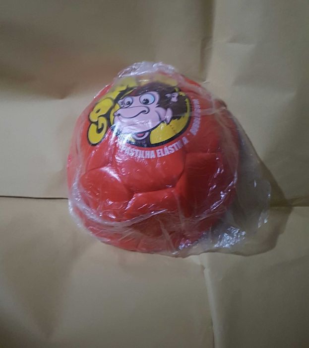 Bola de futebol (chicletes Gorila)
