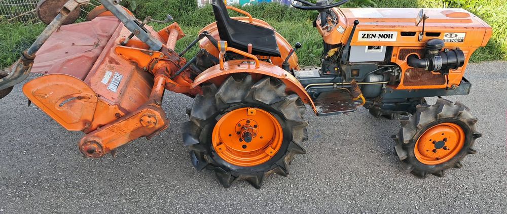Trator usado kubota B 7001 com fresa