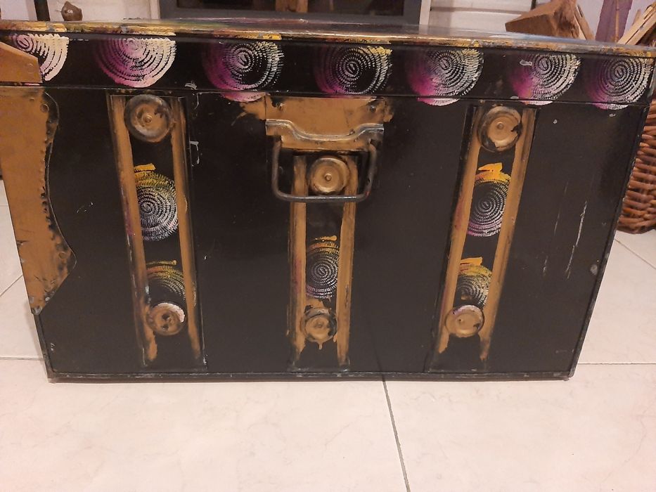Arca Mala Bau pintado mão chapa e ferro