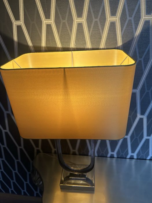 Candeeiro Amarelo e Prateado – Design Moderno