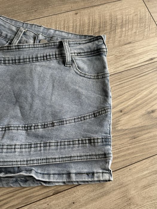 Piękne spodniczko spodenki jeansowe szorty