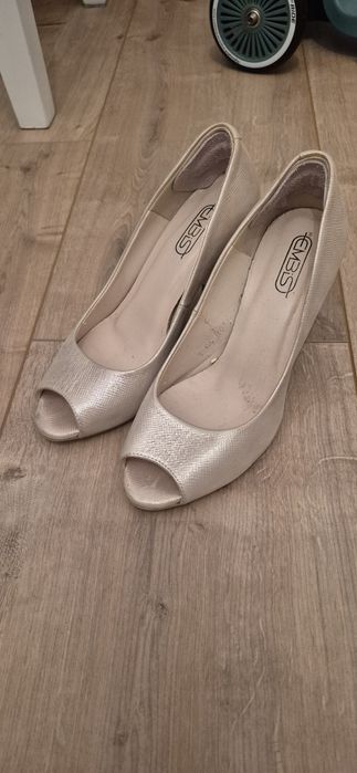 Buty na obcasie damskie