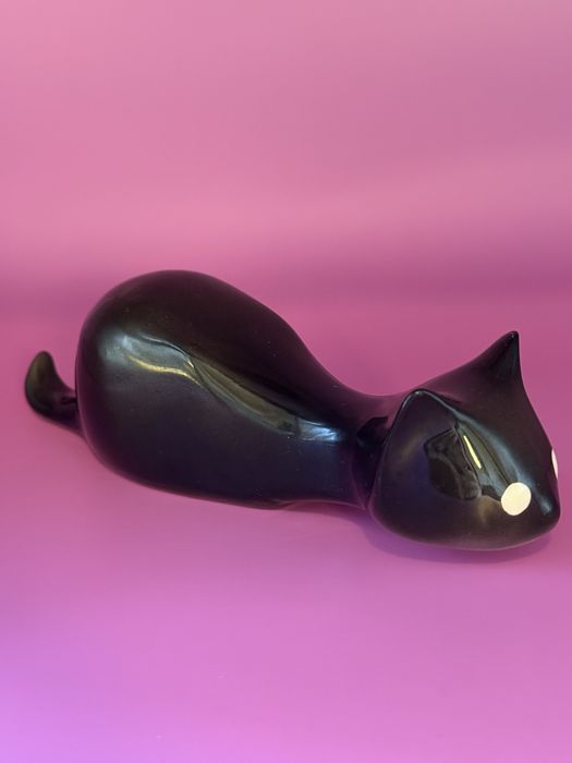 Stara figurka kotka z Chodzieży