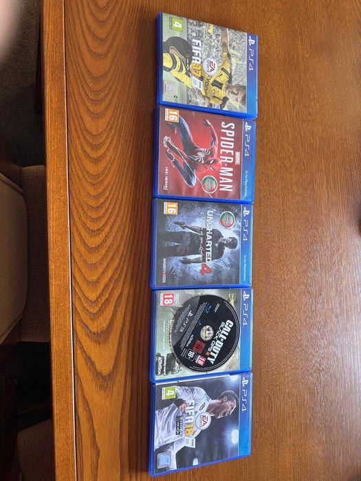 Vendo PS4 Slim de 1 TB + Comando original PS4 + Jogos