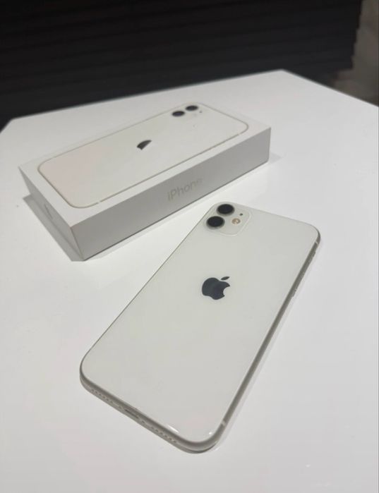Biały Iphone 11