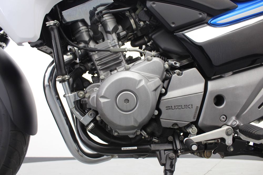 Suzuki GSR 250 (2 циліндра, інжектор)