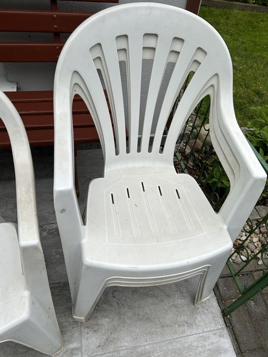 Krzesla plastikowe