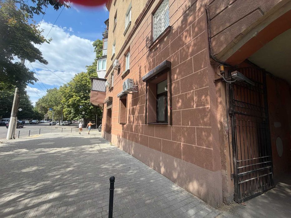 Продам 3 кімнатну квартиру в центрі Одеси / Спиридонівська / Паркомісце/ Сталінка
