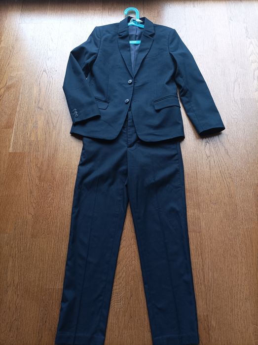Garnitur H&M 140, założony kilka razy