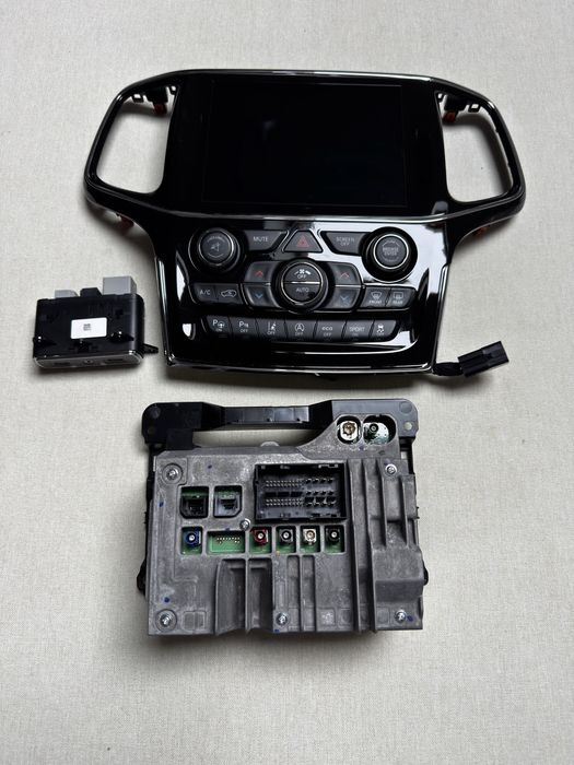 Radio EU Panasonic Jeep Grand Cherokee WK2 2019