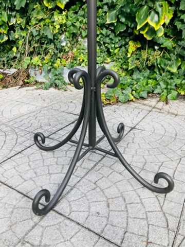 Bengaleiro alto de pé