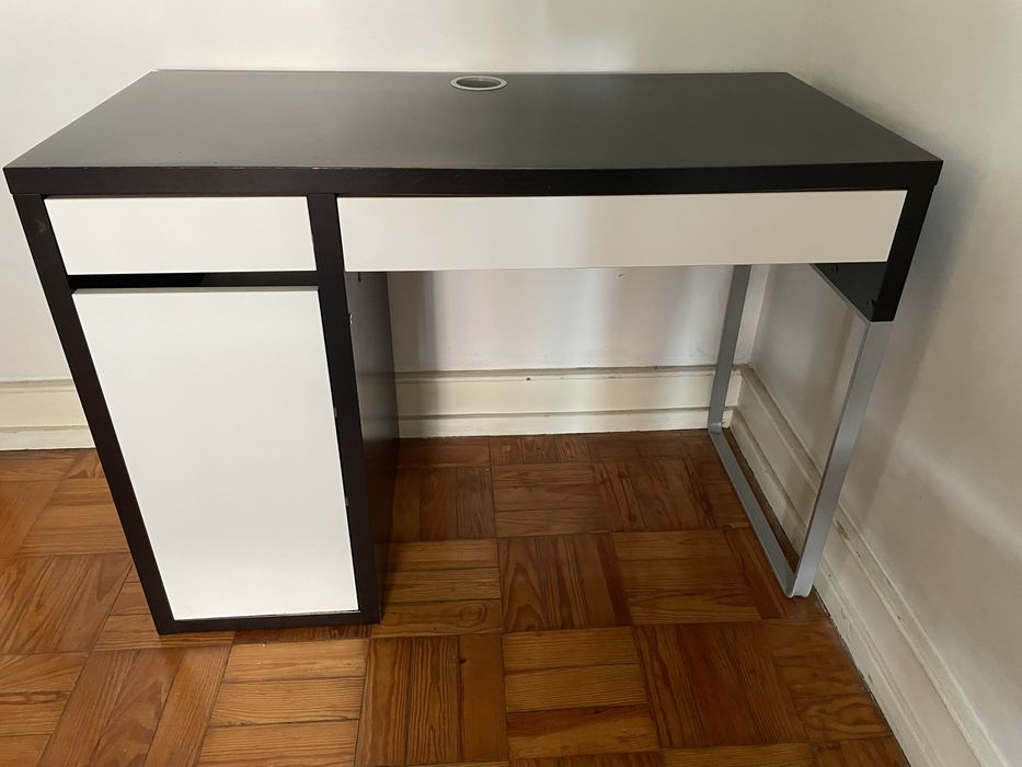 Secretaria ikea preto e branca