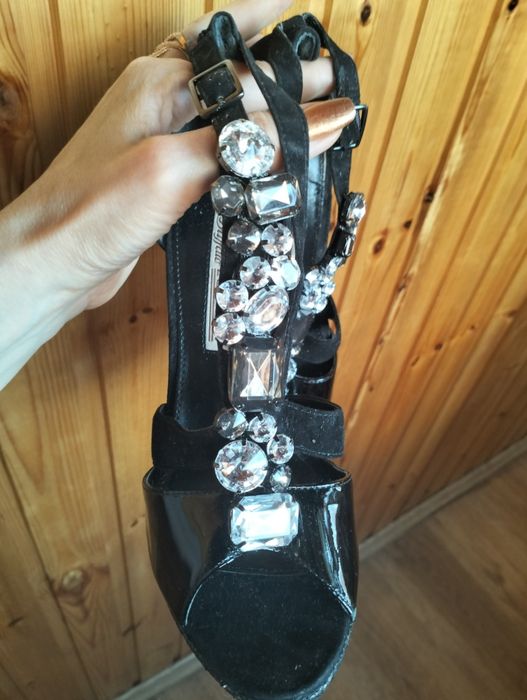 Босоножки черные замшевые с камнями 39 "Buffalo"