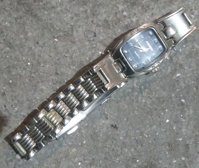 Relógio quartz em metal para mulher
