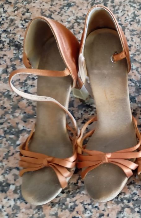 Sapatos de danças latinas