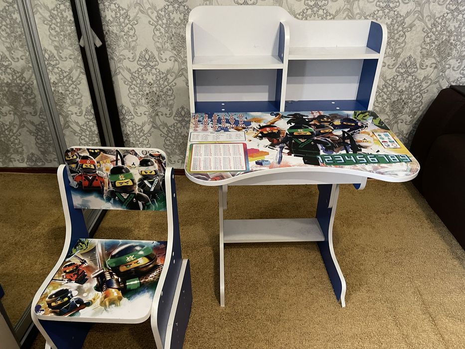 Дитяча шкільна парта