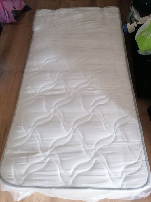 Cama vintage corpo e meio.