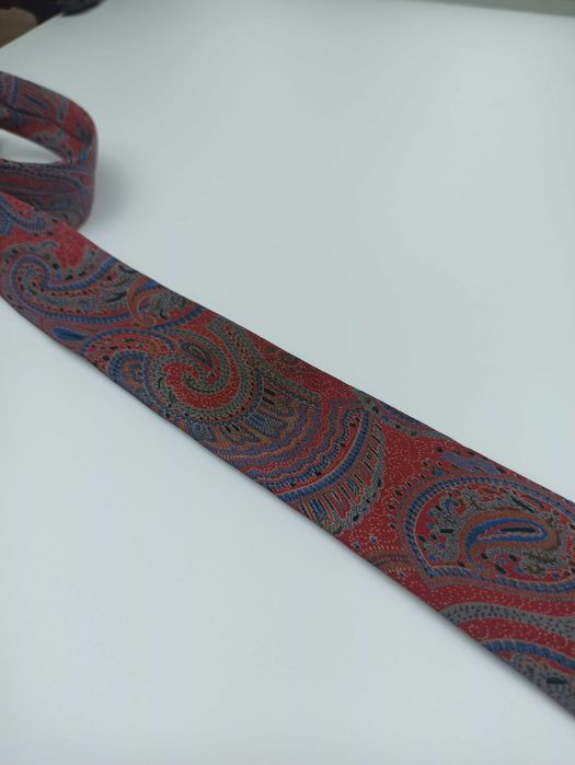 Pierre Cardin czerwony jedwabny krawat paisley maj94