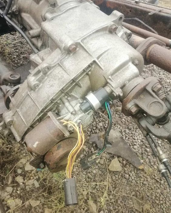 Продам по запчастинам  SsangYong Korando , 2002 року , 2,9 TDI  все в