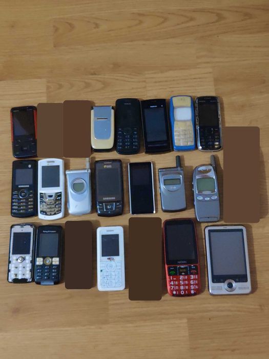 лот кнопочних мобільних телефонів