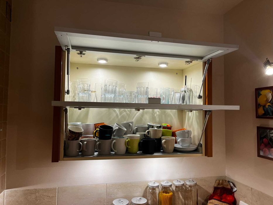 Zestaw używanych mebli kuchennych w układzie "U", opcja sprzęt AGD