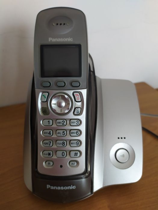 Telefon stacjonarny bezprzewodowy Panasonic KX-TCD 300 z kolorowym wyś