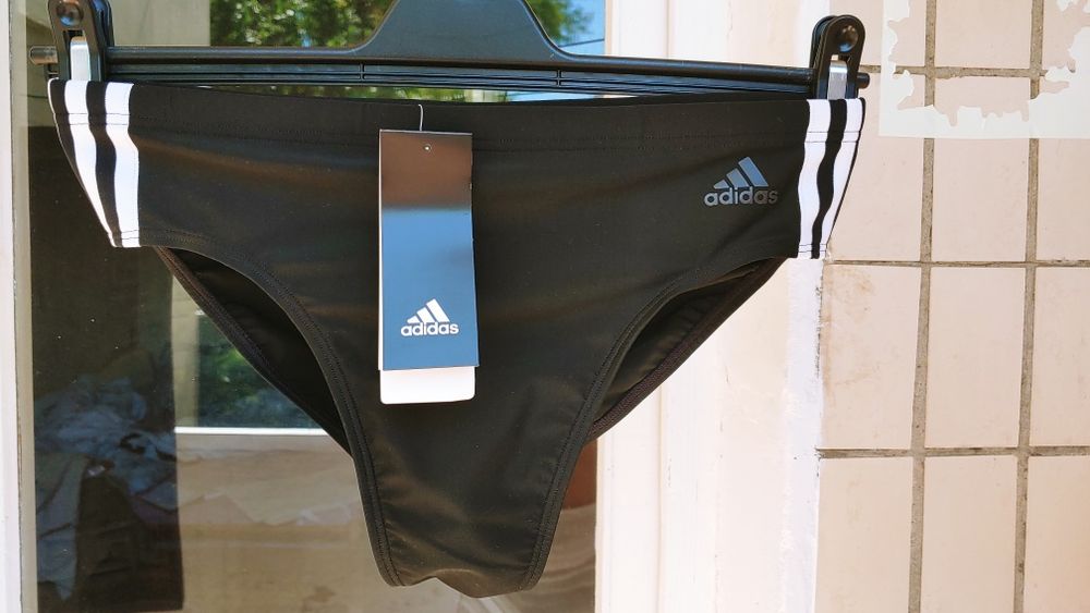Плавки Adidas новые, размер M
