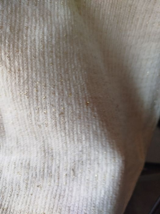 Sweterek ze złotą nitką  Oxyd