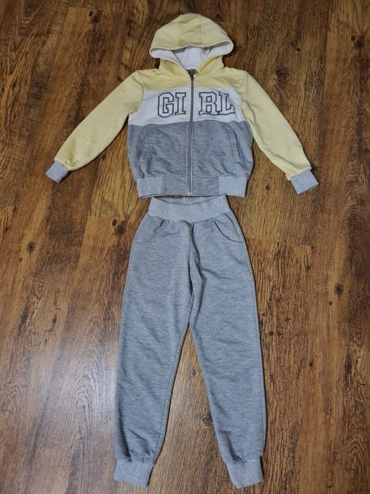 Спортивний костюм для дівчинки 110-116