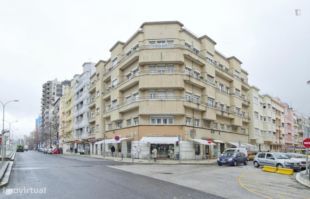 Quarto - localizado em Entrecampos Lisbon