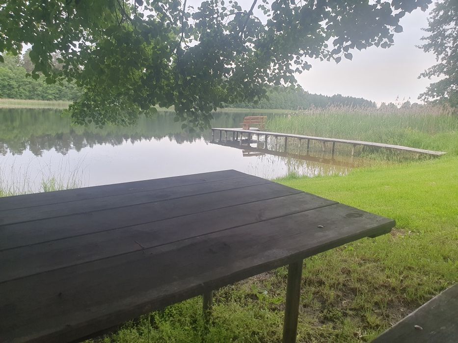 Domek nad jeziorem, wakacje, plaża, pomost