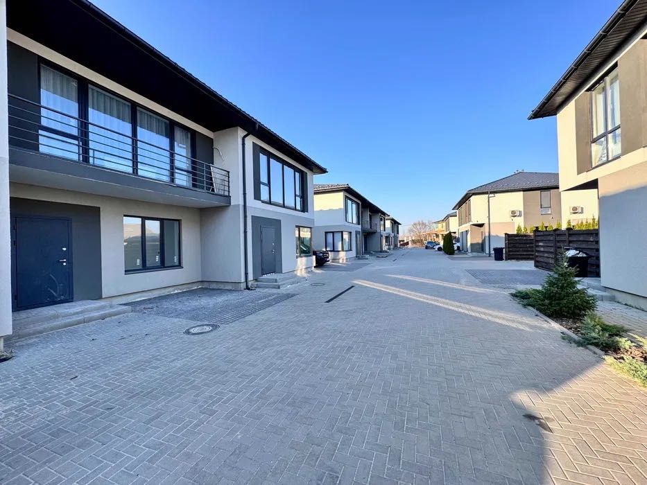 Продаж будинок таунхаус в закритому містечку набережна озеро