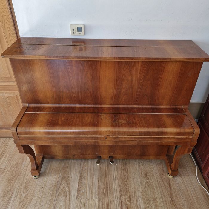Pianino Legnica Lubin