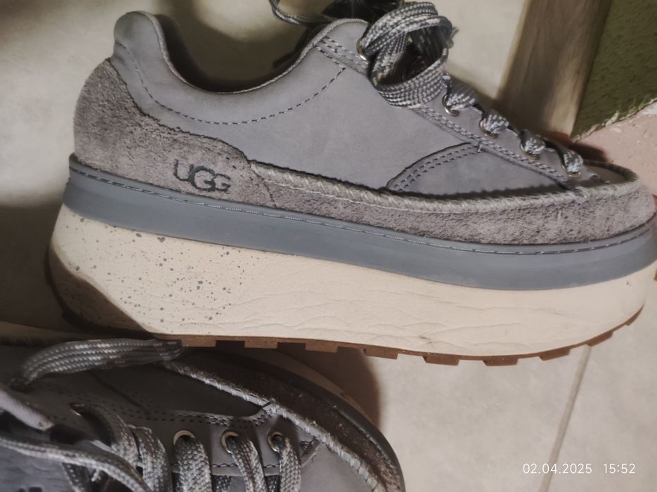 Жіночі кросівки UGG