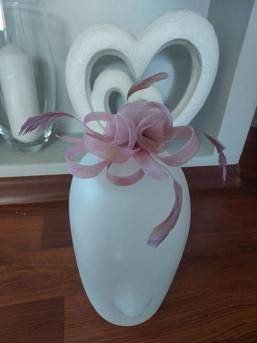 Fascynator ozdoba na głowę na spince Kolor pudrowy brudny róż