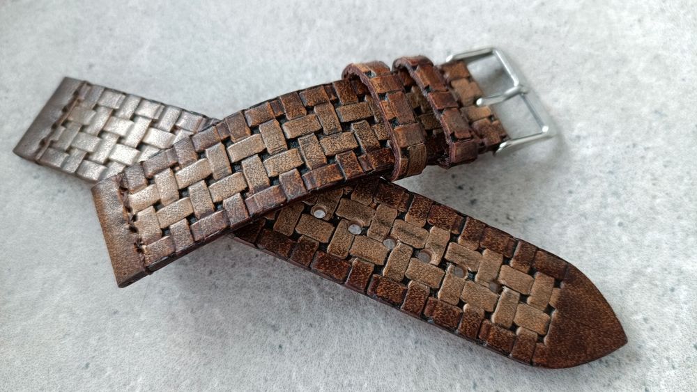 Кожаный ремешок для часов.Ручная работа.