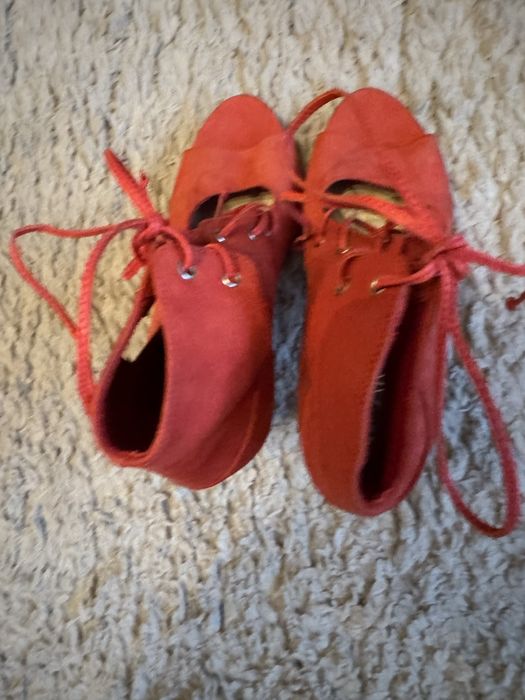 Szpilki czerwone Carinii skórzane damskie buty roz.36