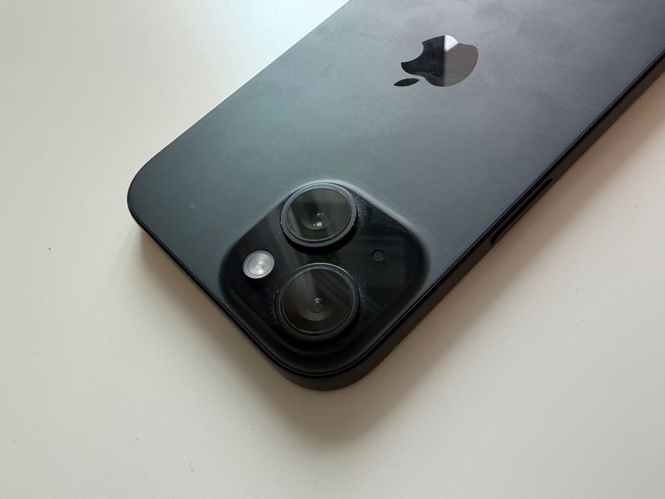 iPhone 15 Czarny 128gb idealny stan 89% baterii 3 etui i przewód