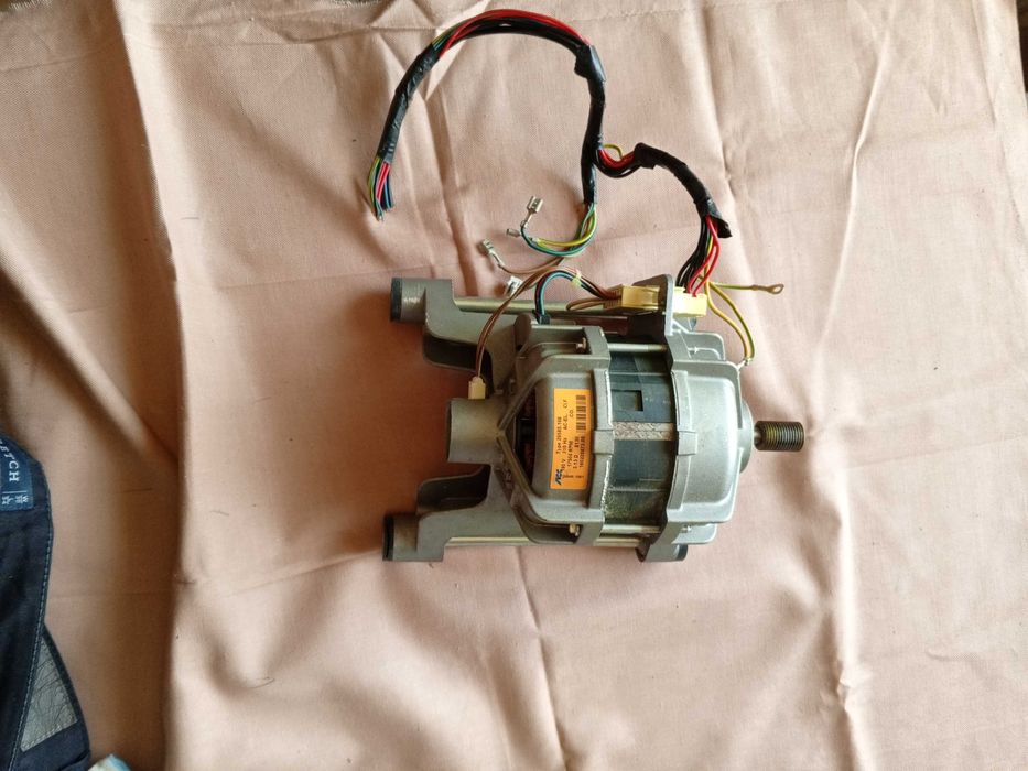 Электродвигатель для стиралки Ariston/Indesit.Type 20585.108: 700