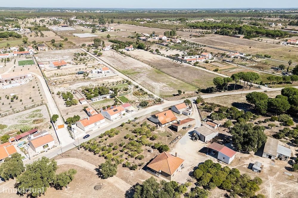 Moradia T3 Isolada inserida num lote de 720 m² em Vendas Novas, Évora