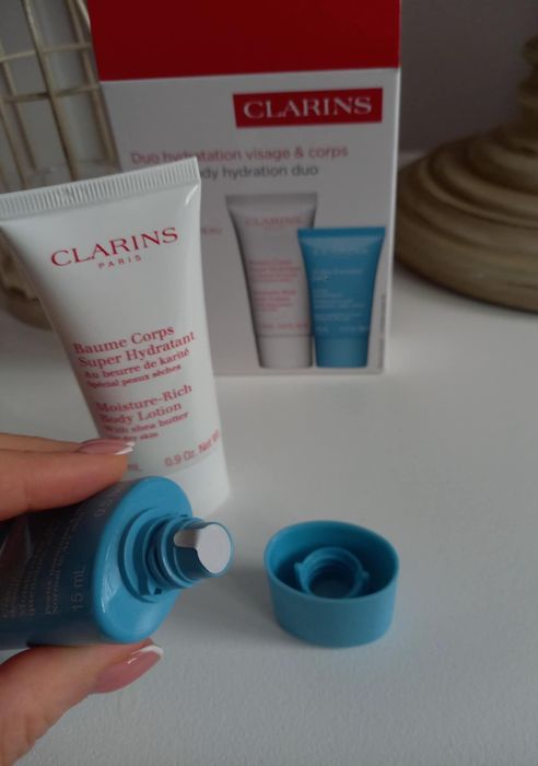 Подарунковий набір від Clarins (крем hydra-essentiel та body lotion)