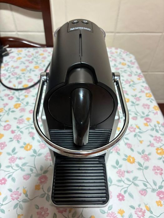 Cafeteira Nespresso Pixie Silver