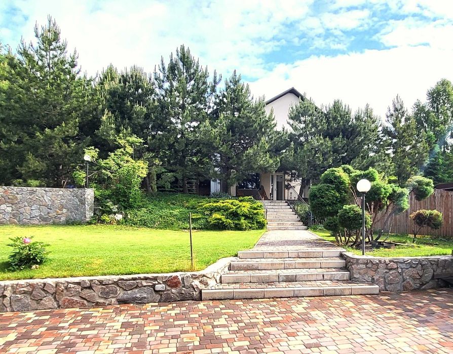 Продаж 2-х поверхового будинку вул. Сонячна закрита теріторія.