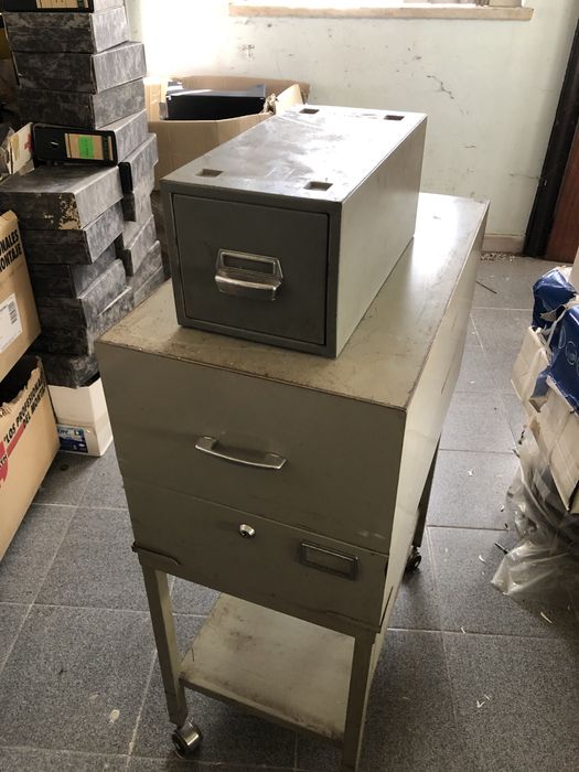 Movel arrumo vintage em metal