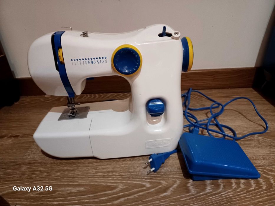 Máquina de costura da loja Ikea