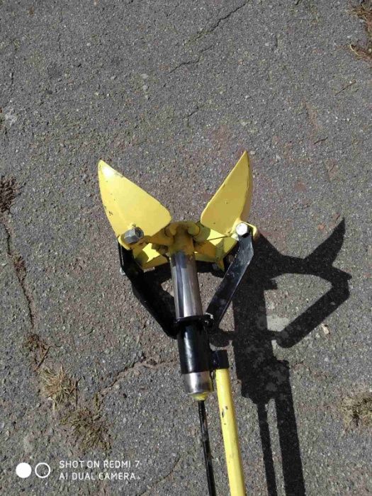 Приспособа для чистки криниць, водостічних труб і т.д.