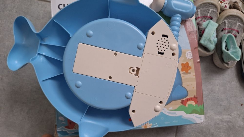 Дитяче взуття, іграшки, гра стукалка