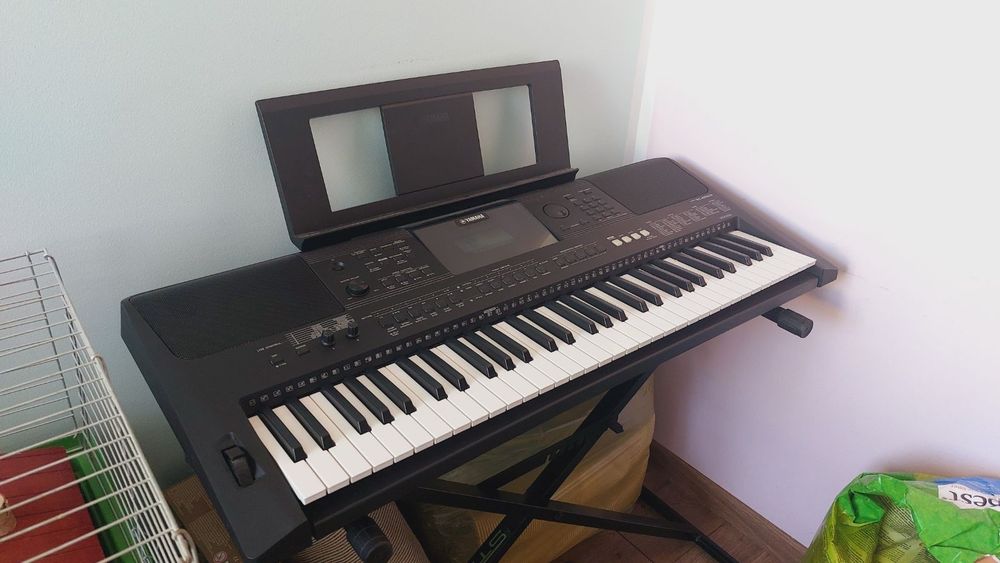 Keyboard Yamaha PSR E453