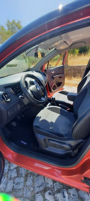 Vendo Renault Captur 0.9 TCe Exclusive a gasolina de 2019, num estado irrepreensível e com apenas 80000km reais.